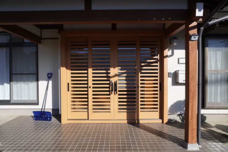 格調高く、明るく生まれ変わった和モダンスタイルの玄関