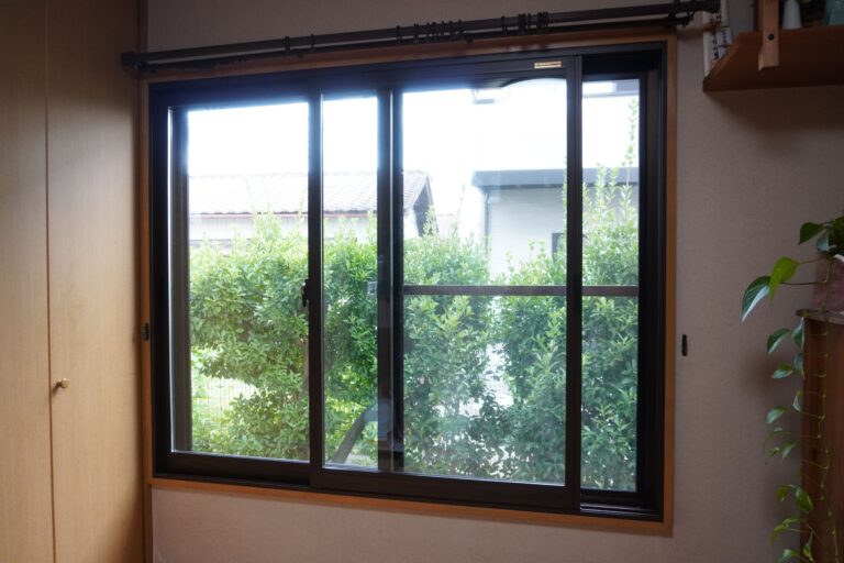 【窓枠修繕×窓断熱】水がまわりボロボロになった窓枠も大工工事で再生！YKK AP「プラマードU」内窓新設＆補助金活用事例｜施工事例